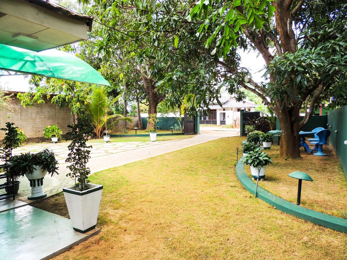 Shaa Lodge 티사마하라마 외부 사진